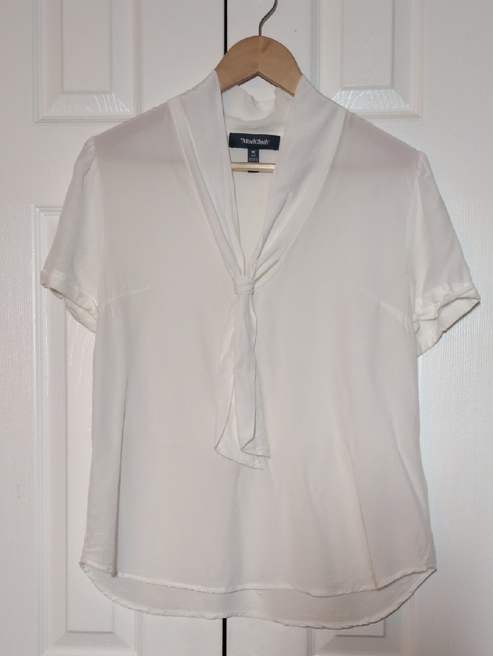Modcloth women's White Tie-Neck Short Sleeve Top blouse M